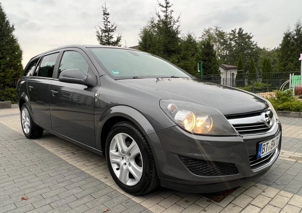 Opel Astra cena 17999 przebieg: 202194, rok produkcji 2010 z Warka małe 781